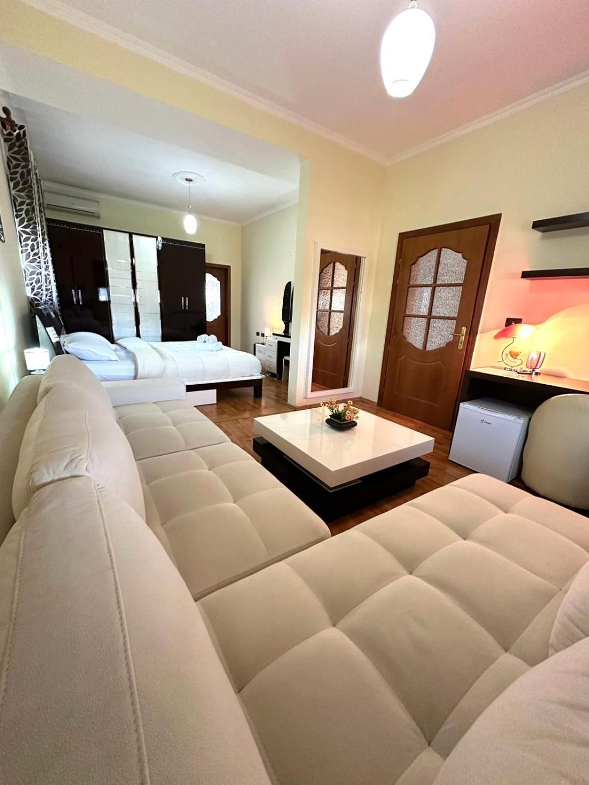 Guest House Pulake Berat Eksteriør bilde