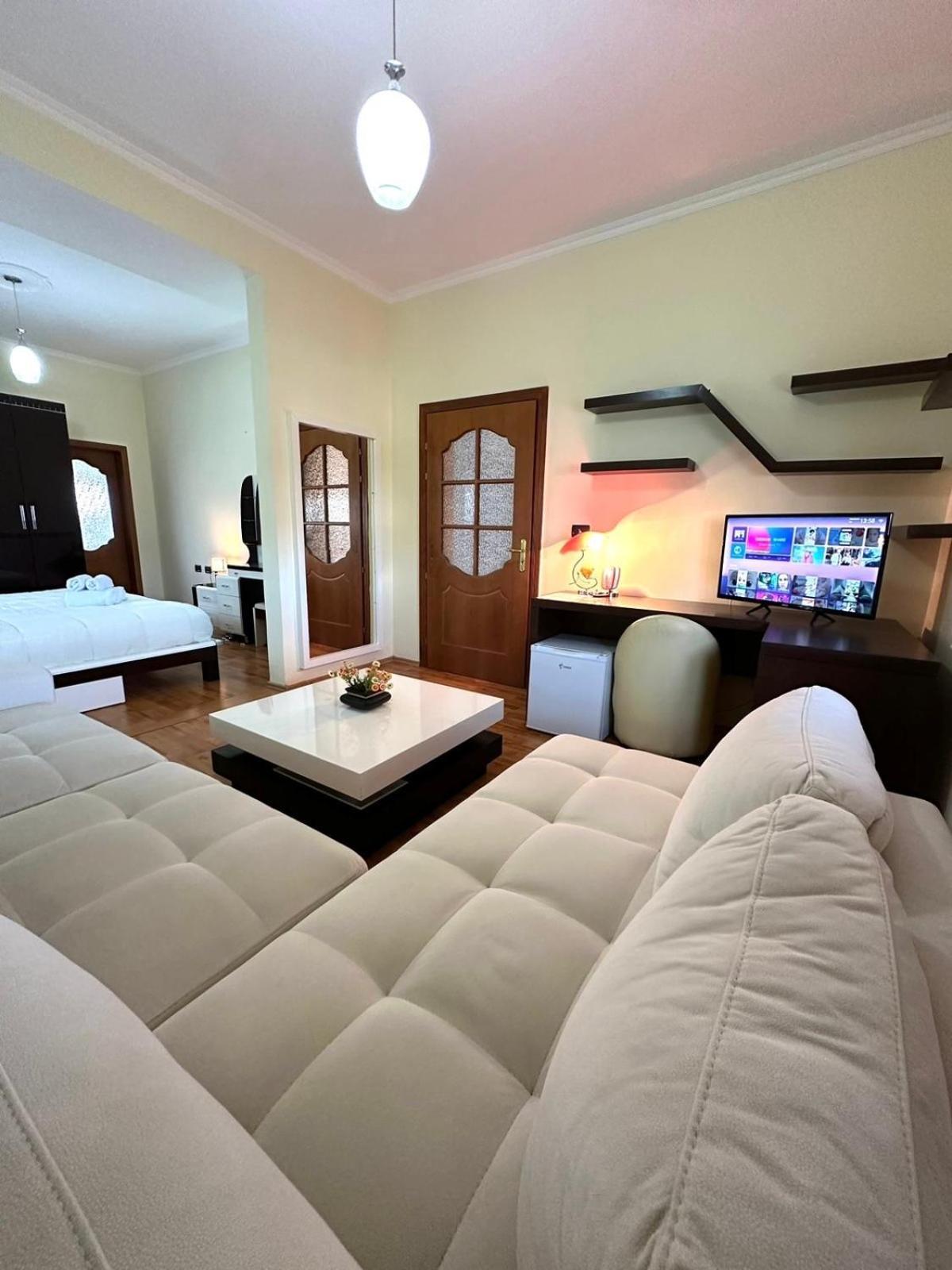 Guest House Pulake Berat Eksteriør bilde